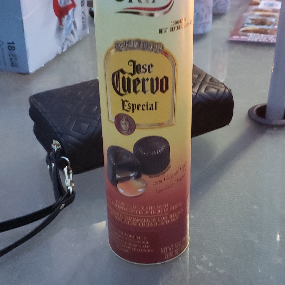 Meet your Posher, Kisa